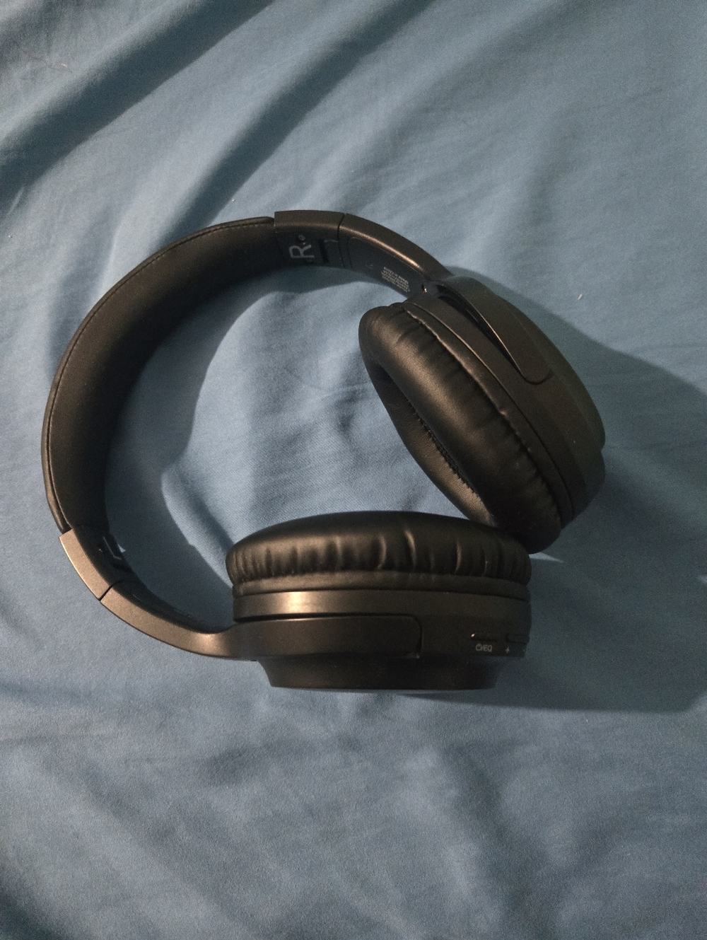 Black Wireless Over-Ear Headphones - Comfortable Foldable Design